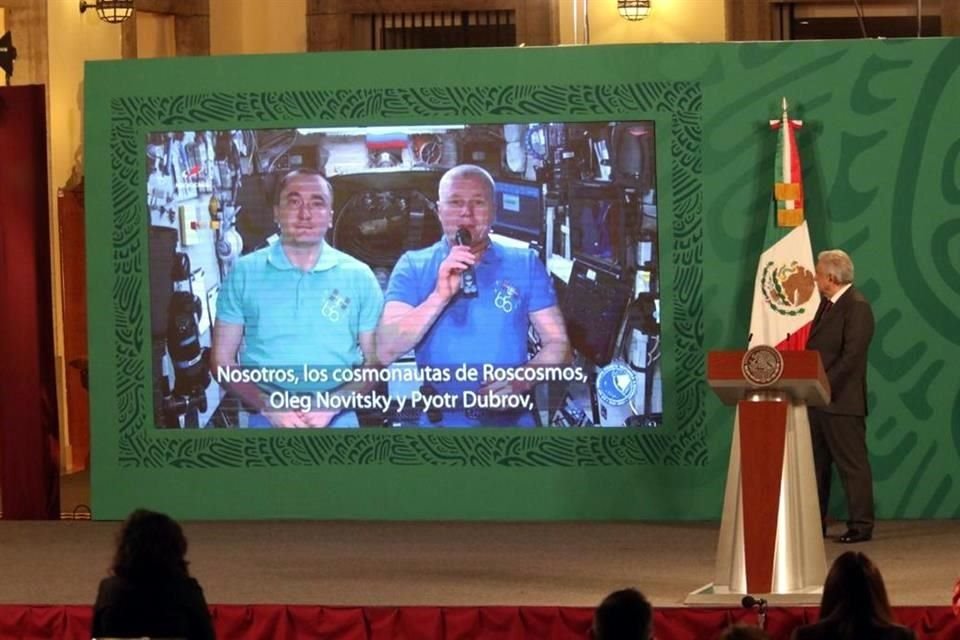 El Presidente Andrés Manuel López Obrador presentó el video de la felicitación de los cosmonautas rusos.