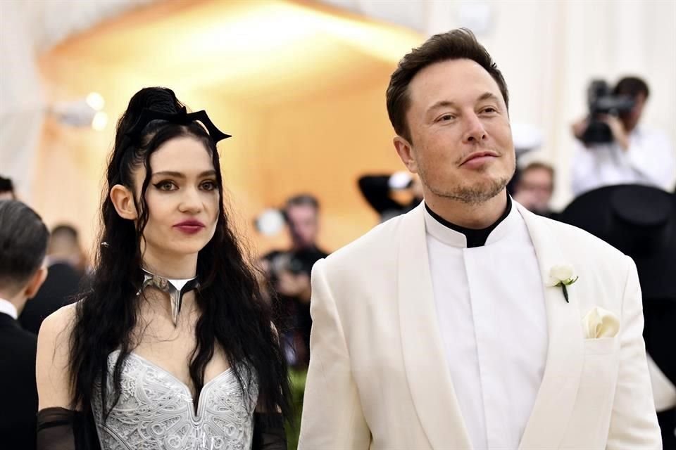 El multimillonario Elon Musk y la cantante Grimes finalizaron su relación de tres años, aunque aseguran están en buenos términos.