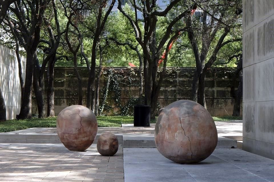 'La fuerza del destino', intervención de Bosco Sodi al jardín del recinto texano, permanecerá en exhibición hasta el 2022.