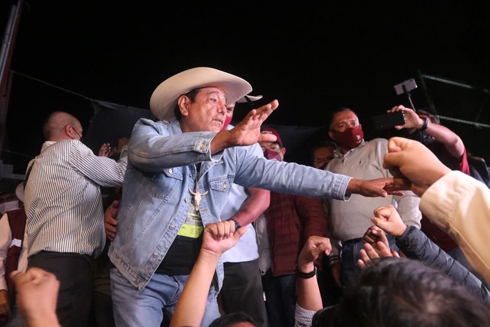 Morenistas esperaban un milagro de último minuto, como en tribuna de estadio, para que el INE no dejara sin candidatura a Félix Salgado.