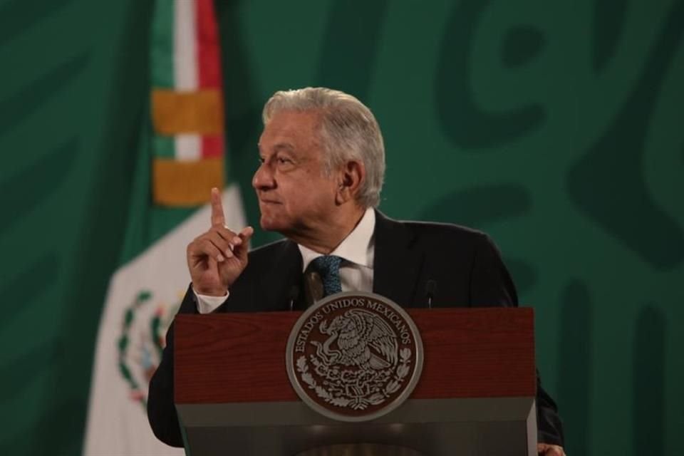 En cada conferencia mañanera, Presidente AMLO miente y entrega datos inexactos unas 80 veces en promedio, según intelectuales y activistas.