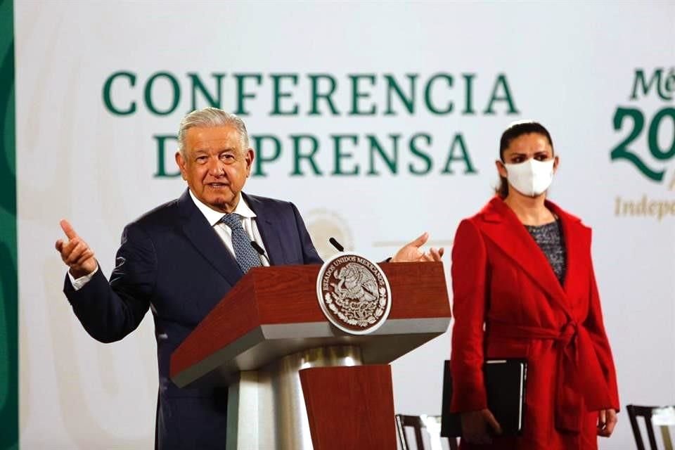 López Obrador premió a los medallistas de Tokio 2020.