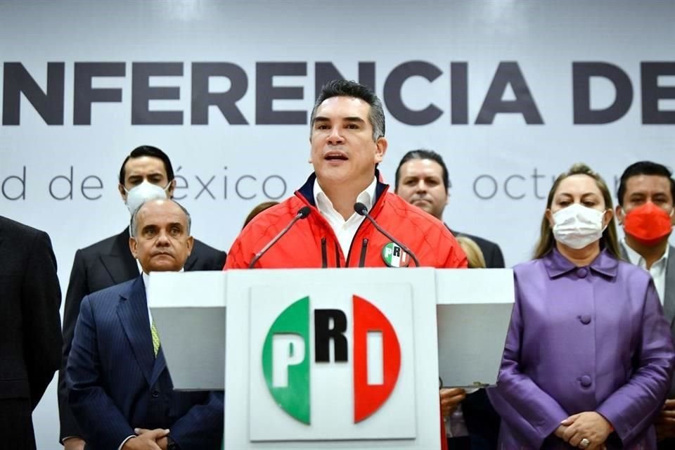 Alejandro Moreno, dirigente del PRI, afirmó que reforma eléctrica de AMLO no pone en riesgo a Va por México, alianza que, dijo, sigue firme.