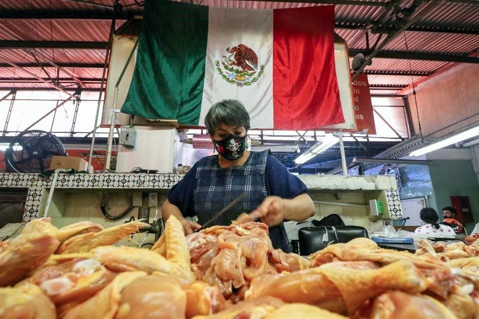 Banxico revisó al alza los pronósticos de inflación para 2022.