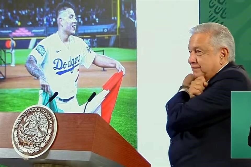 AMLO recordó cuando Julio Urías lo visitó en Palacio Nacional tras el campeonato de Dodgers en la Serie Mundial.