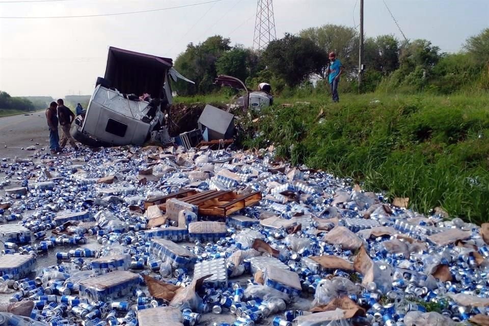 El accidente fue reportado alrededor de las 10:00 horas, a la altura del kilómetro 153 de la Carretera Nacional, en la Comunidad de El Guajolote.