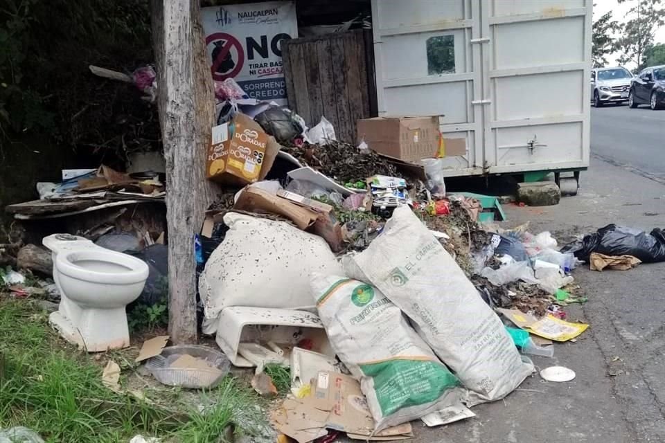 Los vecinos de Lomas Verdes, en Naucalpan, padecen el sistema municipal de recolección de basura.