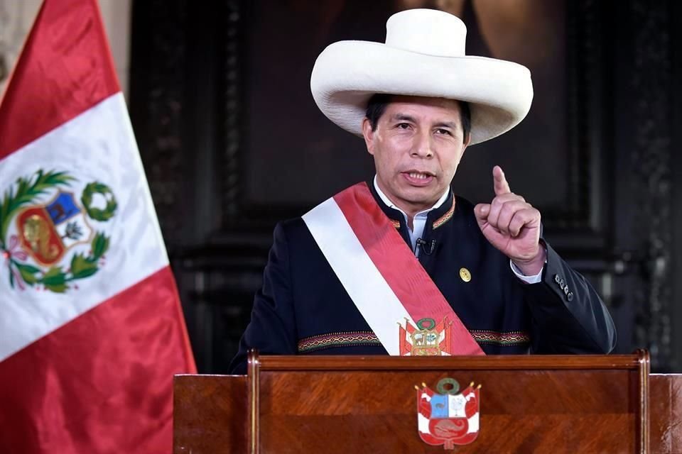 El presidente peruano, Pedro Castillo, dirigiendo un mensaje a la Nación, en Lima, Perú.