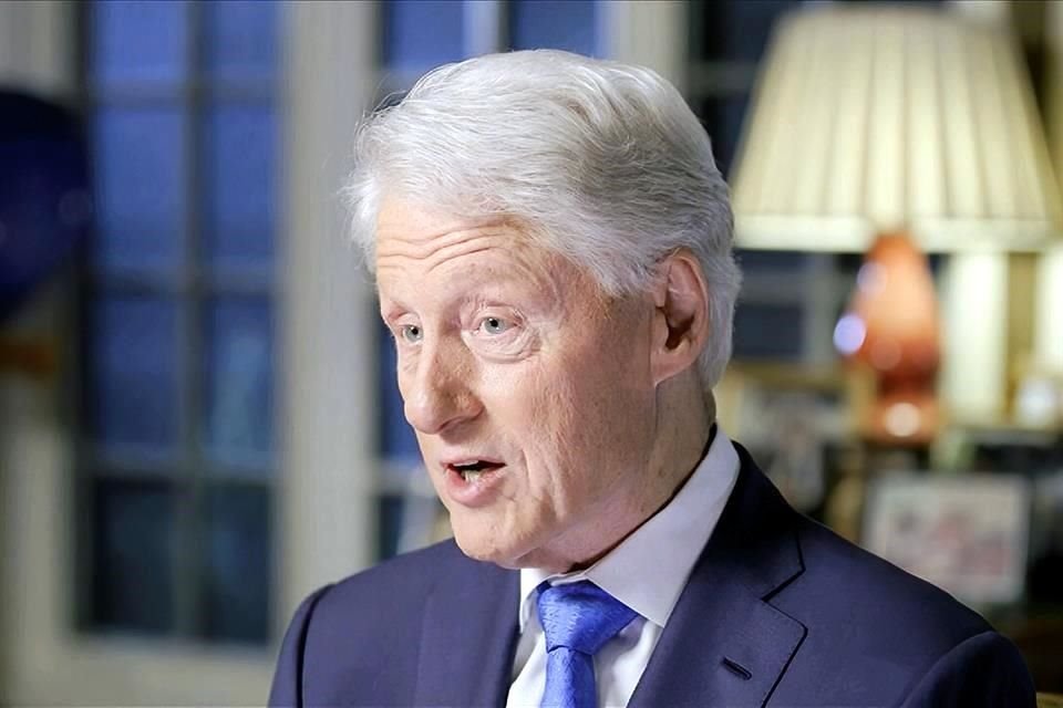 El ex Presidente estadounidense Bill Clinton fue hospitalizado el martes.