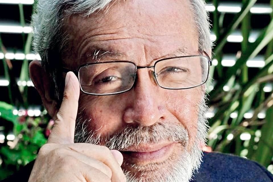 Tomás Granados Salinas recuerda a Miguel Ángel Granados Chapa, a 10 años de su muerte, a través de momentos de su carrera y vida personal.