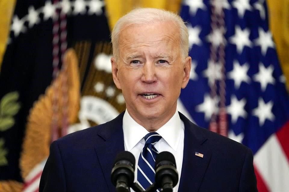 El Presidente Joe Biden firmó una orden ejecutiva que permitirá volver a castigar a Rusia, con 'consecuencias estratégicas y económicas', dijo la Casa Blanca.
