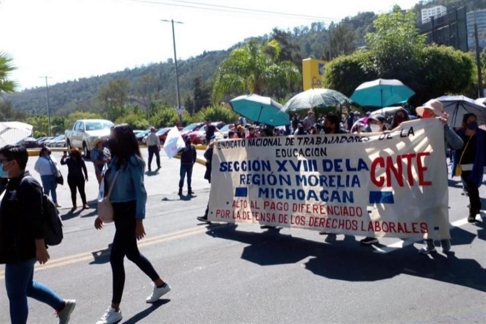 Aunque Michoacán dispersó recursos para pagar salarios a maestros, CNTE afirmó que no se pagó completo, por lo que, dijo, bloqueos seguirán.