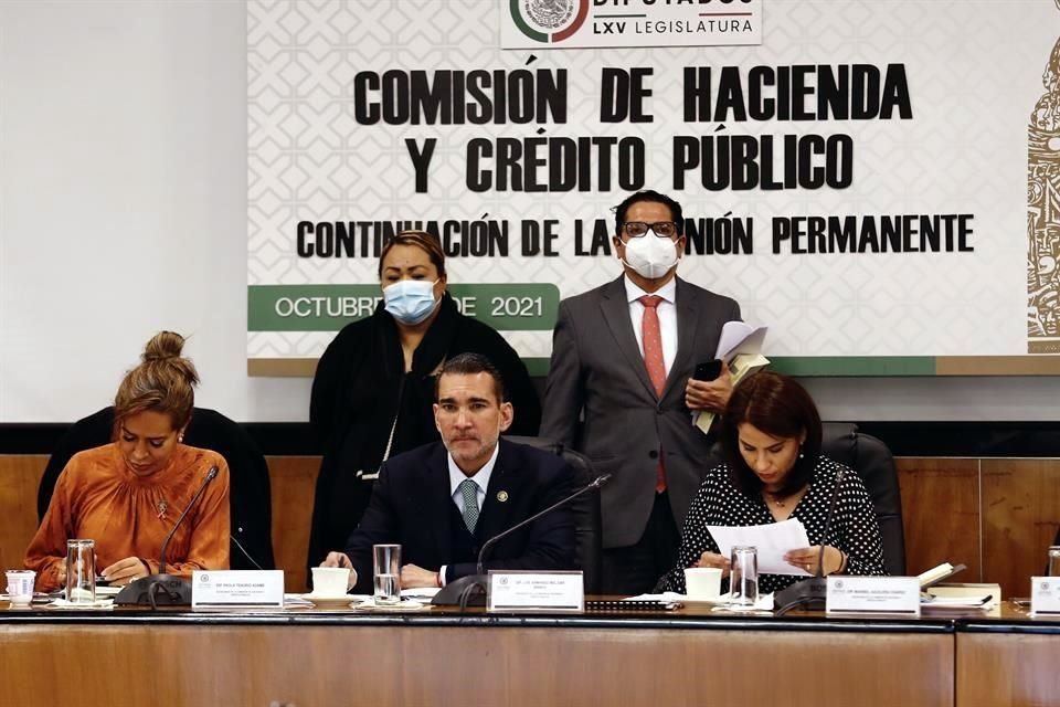 Avalan en comisiones Ley de Ingresos Comisión de Hacienda de San Lázaro avaló la Ley de Ingresos; incluye transitorio sobre recaudación por regularización de autos 'chocolate'.