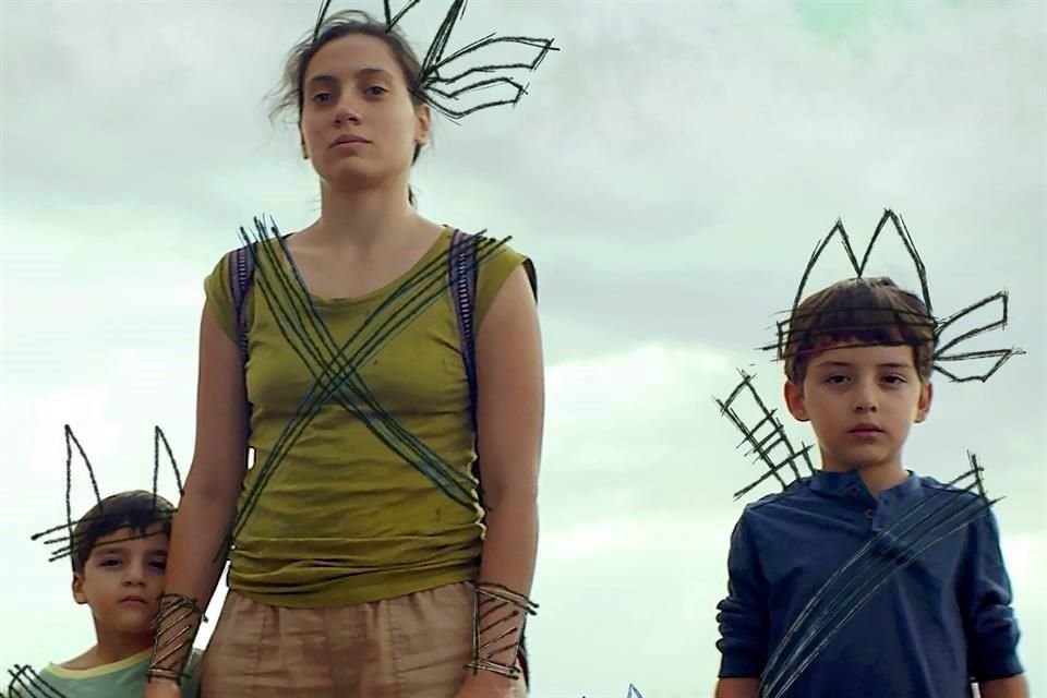 La cinta 'Noche de Fuego', de Tatiana Huezo, representará a México en el Óscar 2022, mientras que 'Los Lobos' (en foto) hará lo mismo en el Goya.