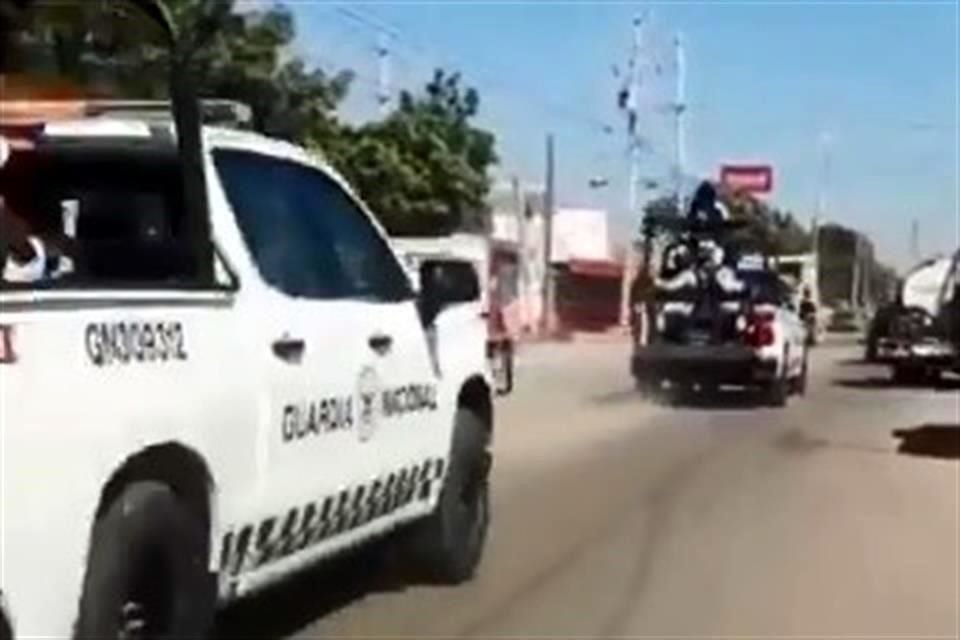Un enfrentamiento entre grupos criminales en Culiacán, Sinaloa, dejó al menos una mujer muerta, una persona herida y cinco detenidos.