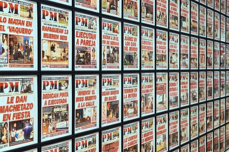 Para la pieza 'PM' Margolles recopiló, entre 2010 y 2012, una serie de periódicos de nota roja del mismo nombre que muestran que ni un solo día de ese periodo Ciudad Juárez se libró de un asesinato.