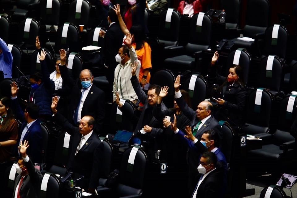 La Cámara de Diputados avaló en lo particular la miscelánea fiscal, luego de 30 horas de debate en 3 sesiones, lo que concreta golpe a OSC.