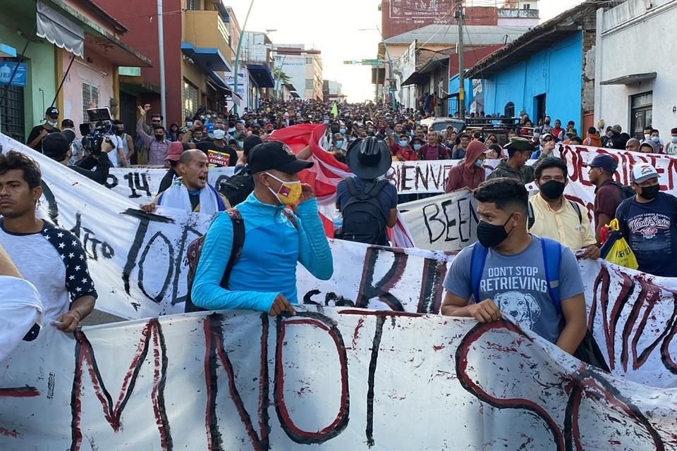 Una nueva Caravana de migrantes partió hoy de Tapachula hacia la Ciudad de México.