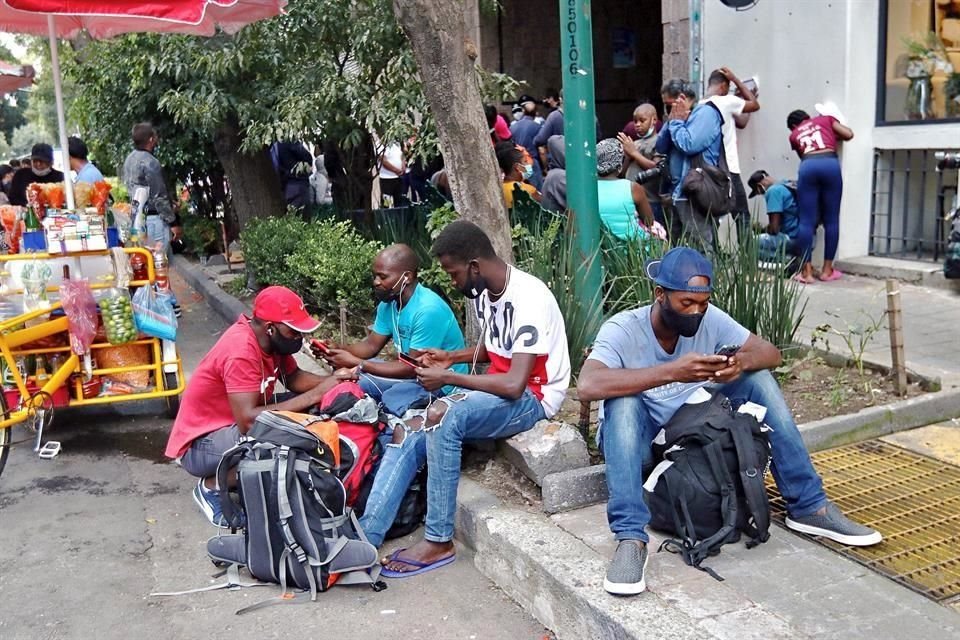 Ya son miles los migrantes de Haití que han llegado a CDMX, olvidando el sueño americano y sin que el Gobierno resuelva sus solicitudes.