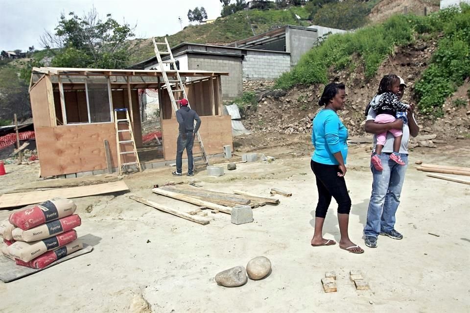 El pastor Gustavo Banda Aceves, que inició en febrero del 2017 con la construcción de lo que denominó una 'villa haitiana', conocida entre ellos como 'Little Haití'.