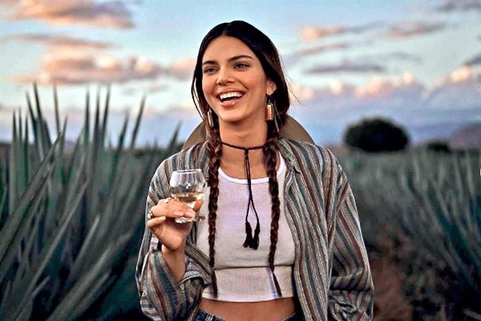 A Kendall Jenner la criticaron en redes por supuesta apropiación cultural con su tequila, 818, pero todo lo hizo en forma legal.