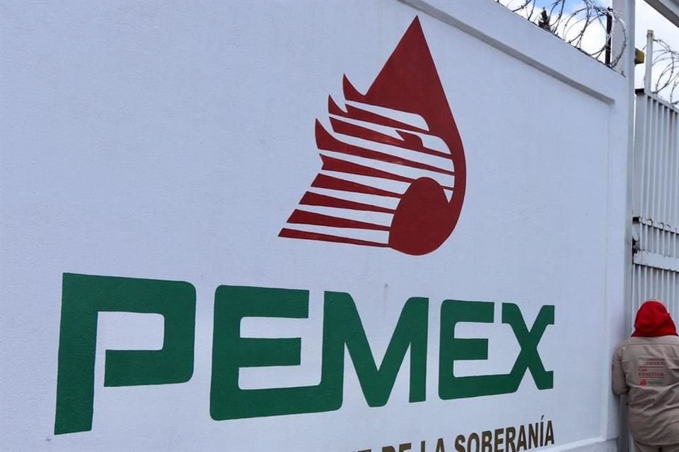 El pasado 27 de octubre, el director general de Pemex dijo que el gobierno asumiría los pagos de sus bonos que vencen en 2024.