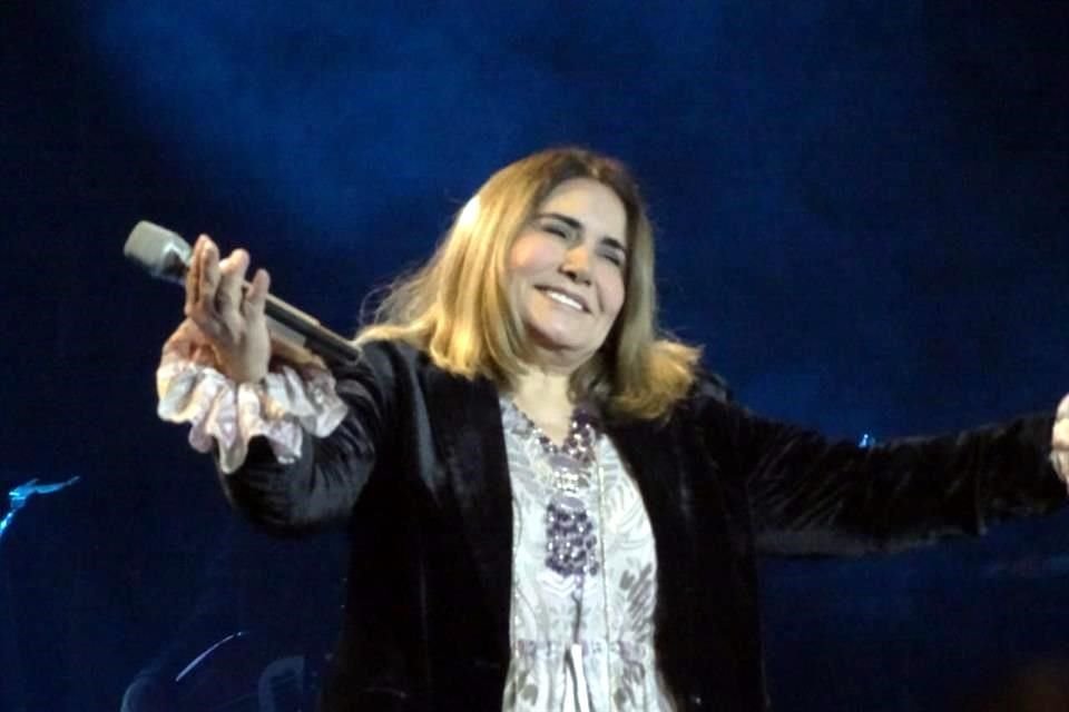 La edición 49 del Festival Internacional Cervantino bajó el telón y se despidió con un concierto de la cantante Tania Libertad interpretando un tema de Manzanero.