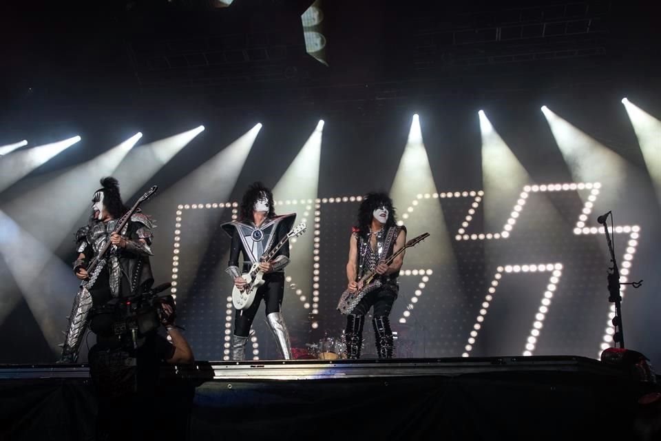 El grupo Kiss decidió cancelar su residencia musical que tenía planeada en Las Vegas por supuestamente una baja venta de boletos.