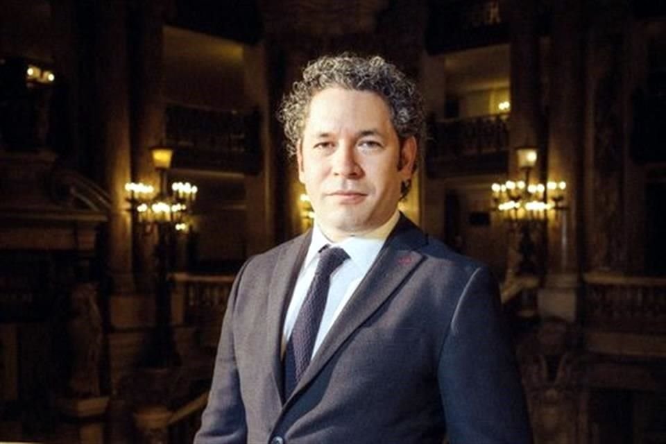 El venezolano Gustavo Dudamel será el nuevo director musical de la Ópera de París para las próximas seis temporadas, anunció la institución