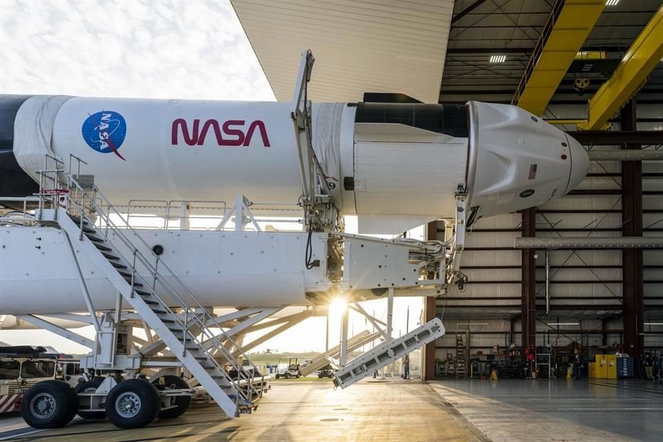 SpaceX espera la aprobación para su servicio de Internet de alta velocidad para empresas y particulares a través de su red de más de mil 500 satélites Starlink.