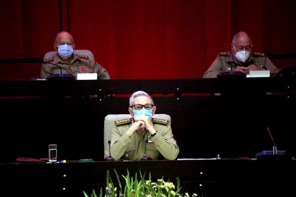 Raúl Castro anunció que renuncia como máximo dirigente del Partido Comunista de Cuba, lo que pone fin a una era de liderazgo de los Castro desde 1959.