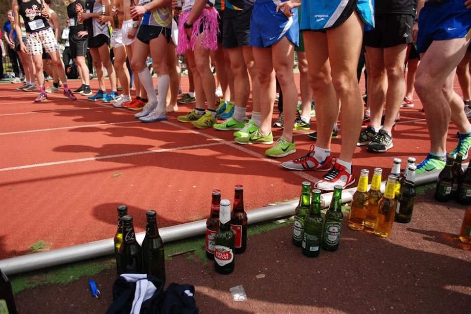 Muchos corredores premian su desgaste con una cerveza bien fría.