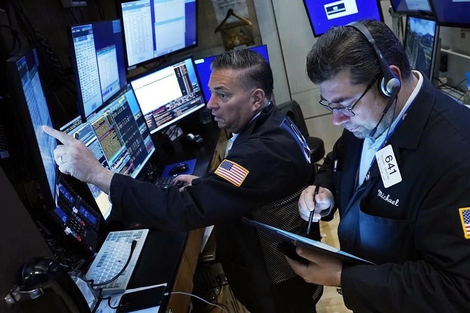 El lunes, el Dow Jones subió 0.26 por ciento, a 35 mil 913 puntos; el S&P 500 ganó 0.18 por ciento, a 4 mil 613 enteros, y el Nasdaq avanzó 0.63 por ciento, a 15 mil 595 unidades.