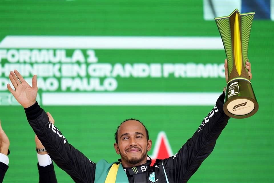 El británico consiguió la victoria en el circuito de Sao Paulo.
