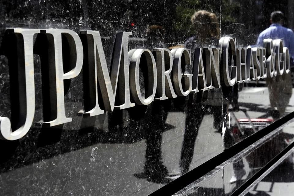 Autoridades de Brasil buscan determinar si JPMorgan aseguró envíos de combustible de Petrobras a precios artificialmente bajos mediante el enrutamiento de pagos de sobornos a los empleados de la mesa de operaciones de Petrobras a través de una red de intermediarios.