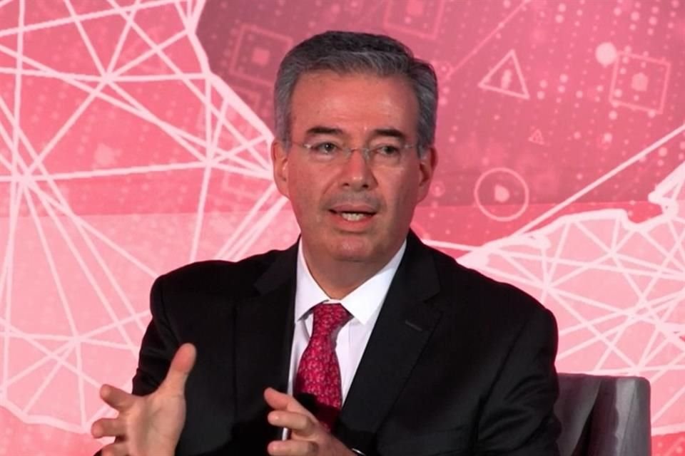 Alejandro Díaz de León, Gobernador de Banxico durante la Convención del IMEF.
