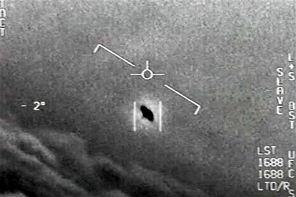 Un video del Departamento de Defensa muestra un objeto no identificado en 2015.