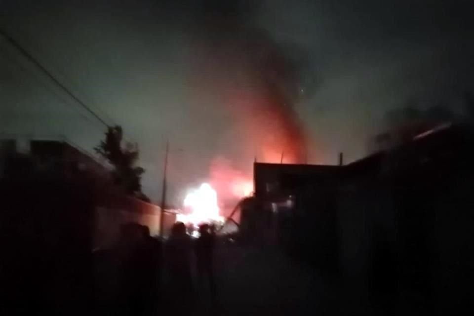 Una explosión en Tultepec dejó un saldo preliminar de dos personas fallecidas y tres heridas.