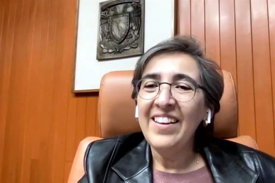 Cecilia Noguez, directora del Instituto de Física de la UNAM, ofreció una conferencia en el Cenart como parte del Ciclo Charlas con Premios Nacionales.