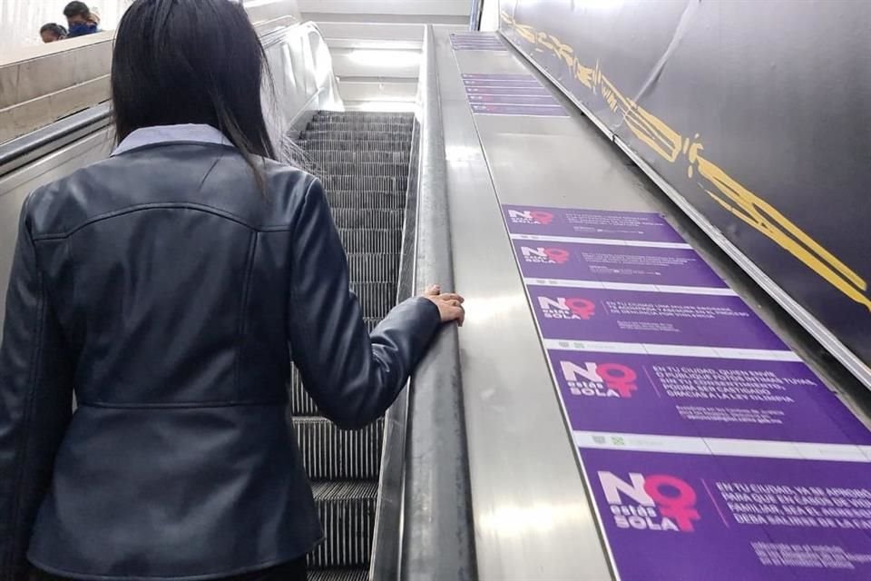 Los espacios exclusivos para ellas se encuentran debidamente señalizados y de forma adicional fueron reforzados con viniles que aluden a las campañas 'No es No' y 'Atrás de la Raya'.