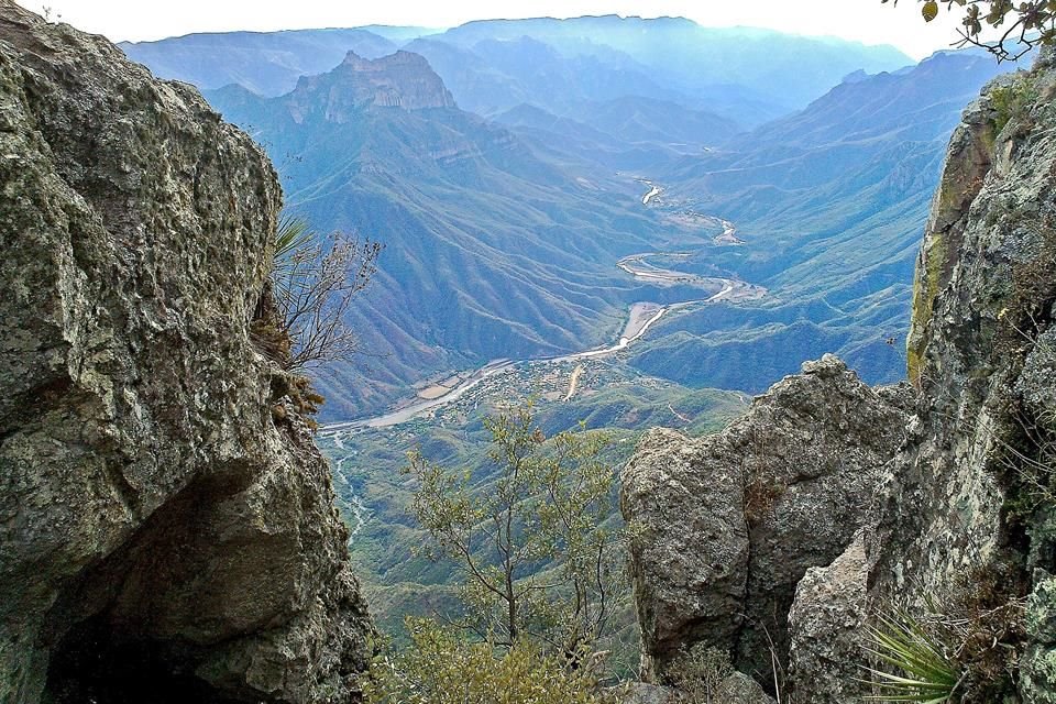 El mejor lugar para contemplar una vista de la barranca más profunda es el mirador del Cerro del Gallego.