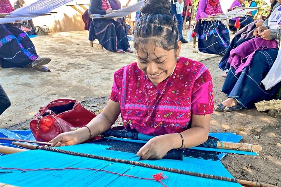 Uno de los grandes atractivos que guarda 'Chiapas, Espíritu del Mundo Maya' son sus coloridas prendas típicas hechas a mano.