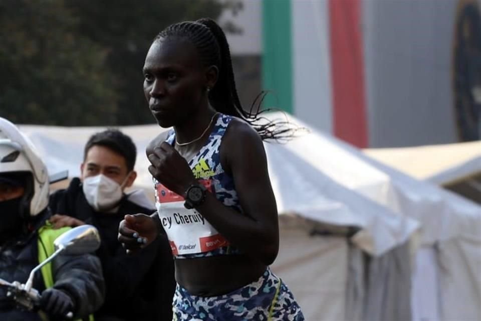 La keniana Lucy Cheruiyot fue la ganadora en la rama femenil.