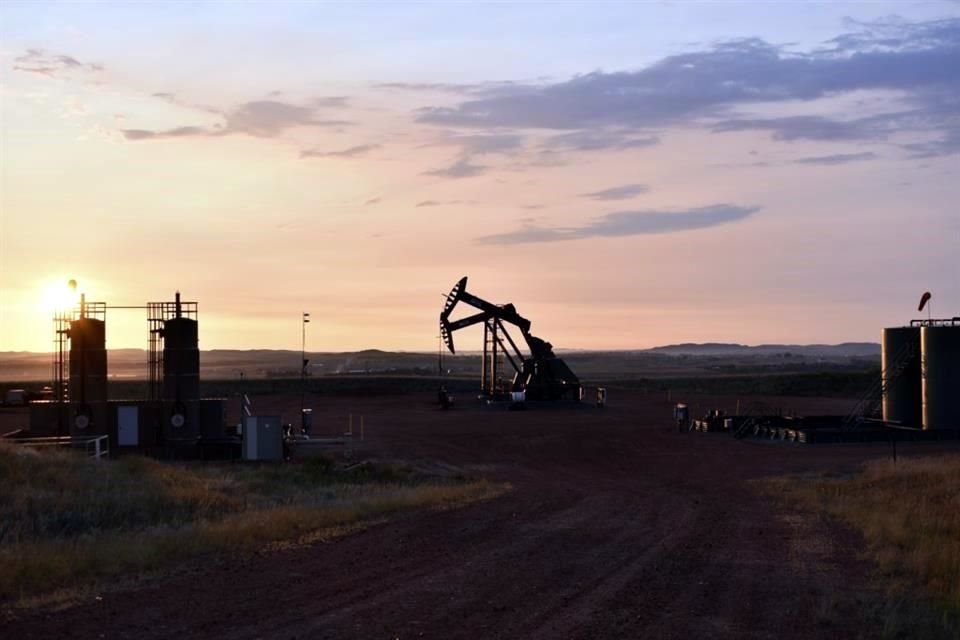 El viernes, los precios del petróleo se desplomaron más del 10 por ciento.