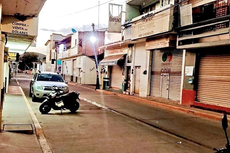 A las 18:00 horas las calles de Huitzuco lucen desiertas por las amenazas del grupo criminal.