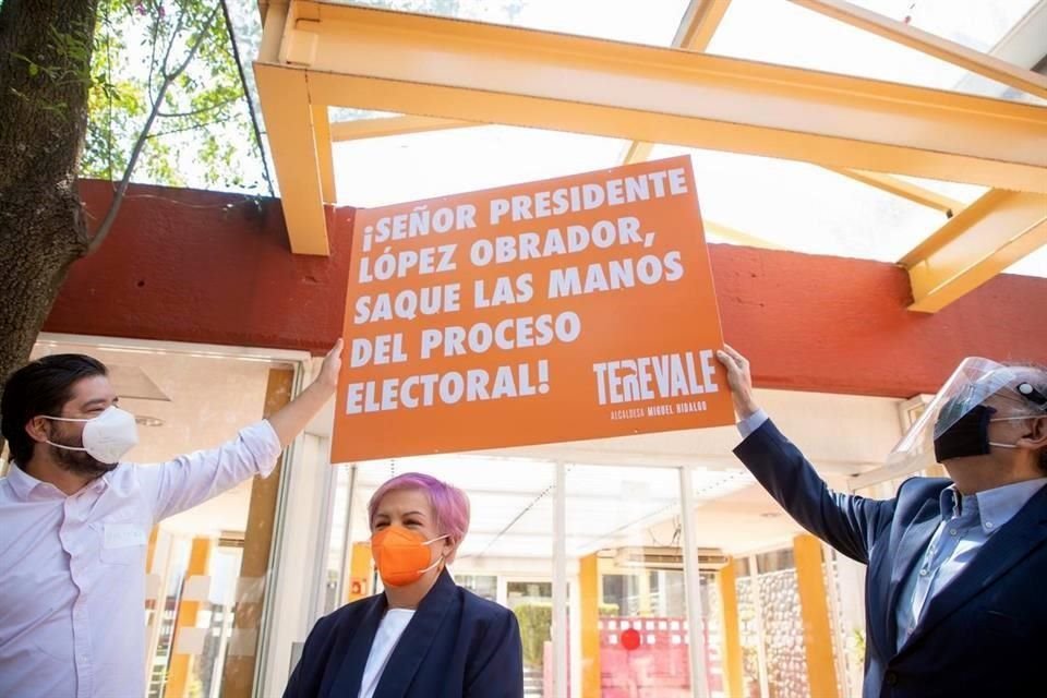'Basta de maaneras que se metan en el proceso electoral!, basta de giras de fin de semana disfrazadas de visitas', expres Vale.