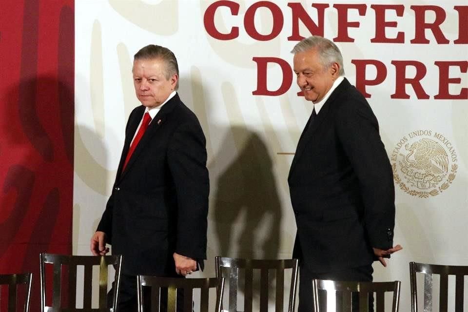 En la conferencia también se cuestionó que el Presidente López Obrador ha reconocido a Zaldívar como un hombre de su confianza.
