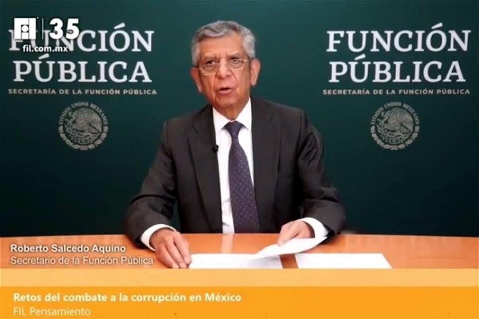 Salcedo dictó la conferencia magistral 'Retos del combate a la corrupción en México' en la FIL de Guadalajara.