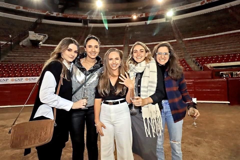 Mariana Castillón, Fer Woo, la futura novia, Vivi Woldenberg y Valeria de la Rosa
