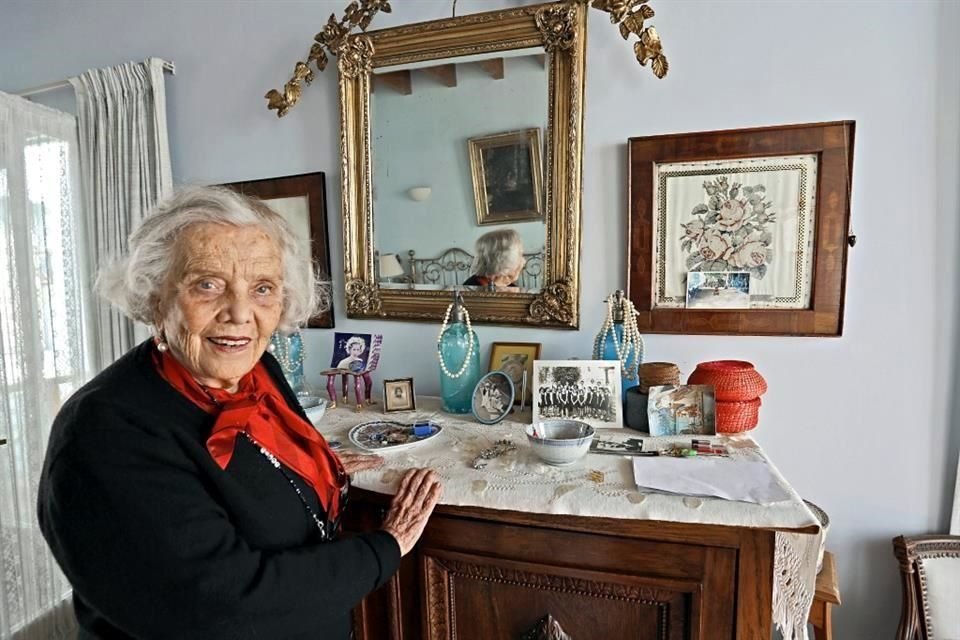 Cerca de los 90 años, Poniatowska no teme hablar de la muerte: está convencida que morirá a los 92, por lo que busca dejar todo en orden.